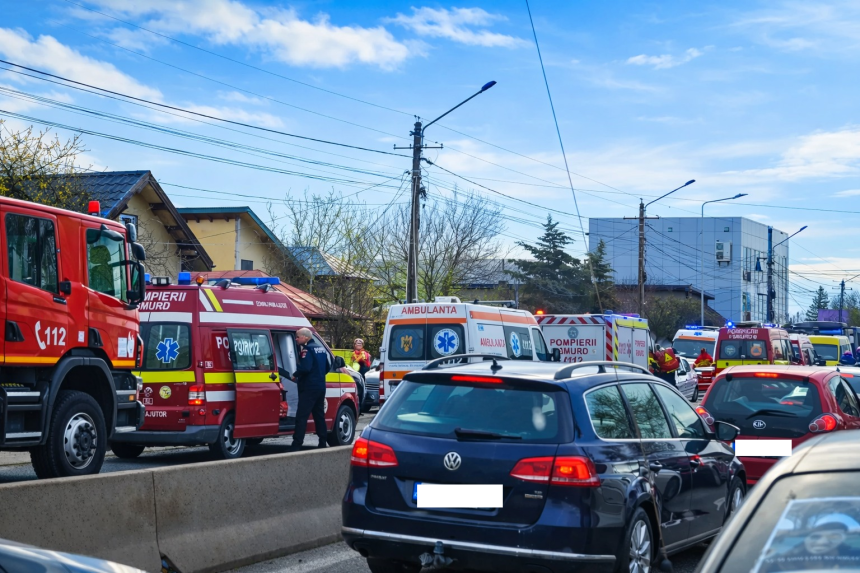 Accident grav Microbuz implicat Planul Rou activat