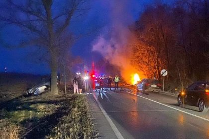 Accident grav masina cuprinsa de flacari victime