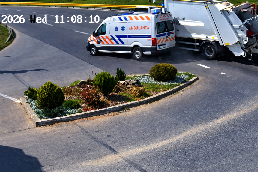 Accident serios pe DN 7 Sibiu Pitesti ambulanta implicata