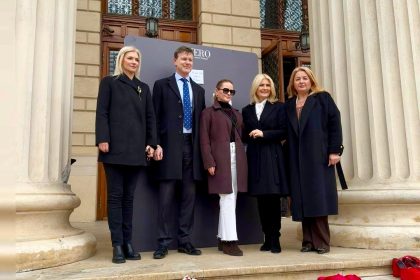 Alina Gorghiu in centrul unui moment care comunica fara cuvinte