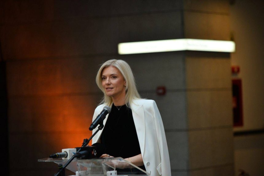 Alina Gorghiu la inaugurarea Art Safari Bucuresti