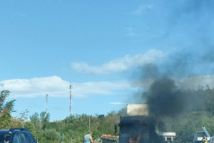 Arges TIR in flacari pe DN 7 la Dragan