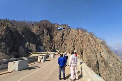 Elicopter la Barajul Vidraru O Misiune Essentiala