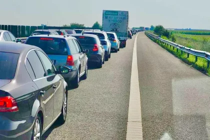 Haos in trafic la iesirea de pe A1 spre Pitesti Multiple camioane TIR
