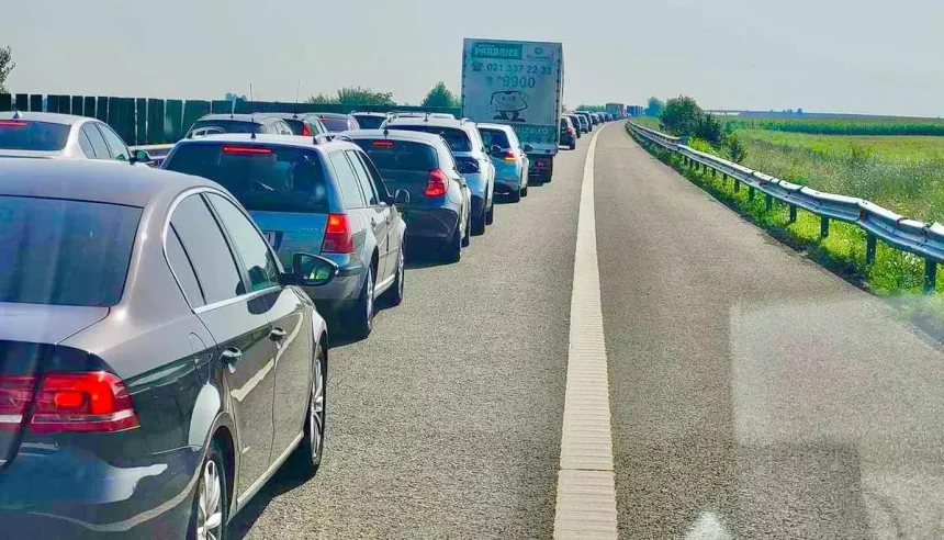 Haos in trafic la iesirea de pe A1 spre Pitesti Multiple camioane TIR