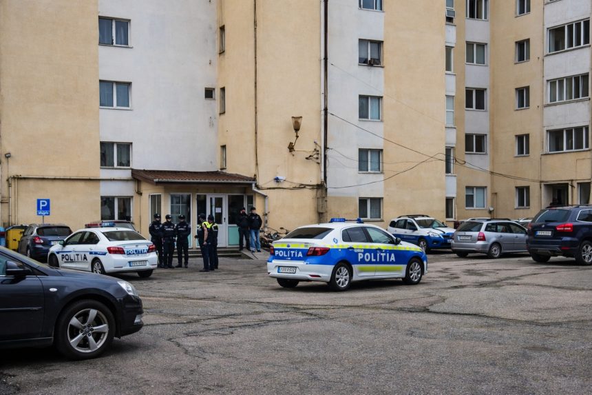 Mascatzii au intervenit intr un bloc ANL din Pitesti