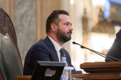 Mihai Cotez Taxele pentru mormintele din Pitesti sunt