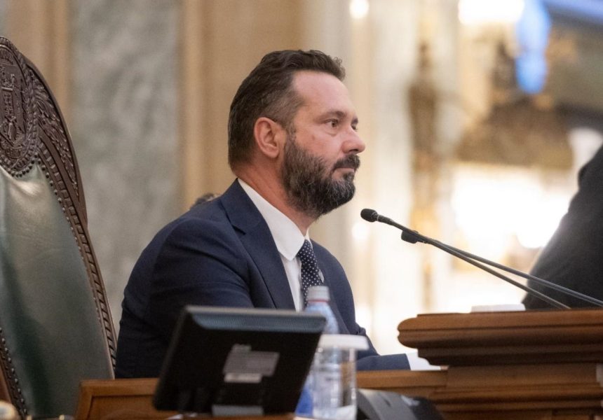 Mihai Cotez Taxele pentru mormintele din Pitesti sunt