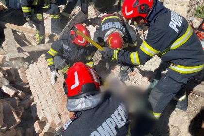 Momente de panica in Arges O persoana prinsa sub