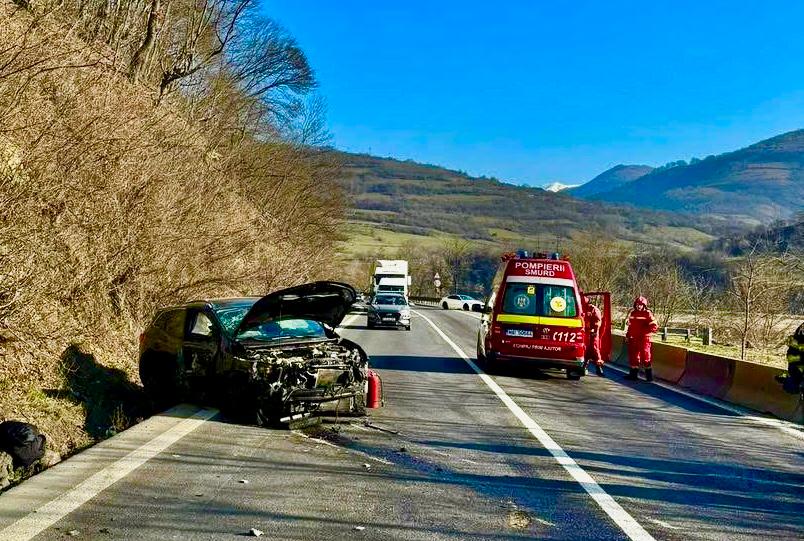 O femeie a adormit la volan si a provocat un accident pe DN7