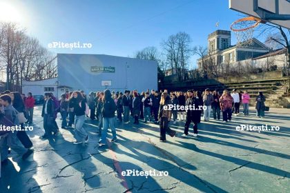 Piteshti Sute de elevi evacuati din salile de clasa ale Colegiului