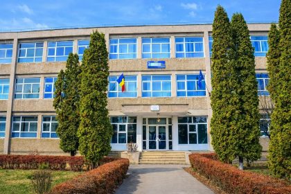 Pitesti Liceul Ion Barbu sufer transformri