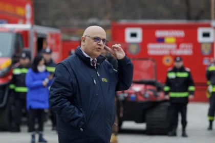 Procurorii i au confiscat telefonul lui Raed Arafat Au loc perchezitii