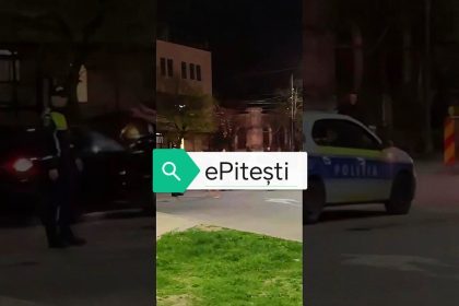 Scena incredibile in Mioveni Alerga complet dezbracat prin oras