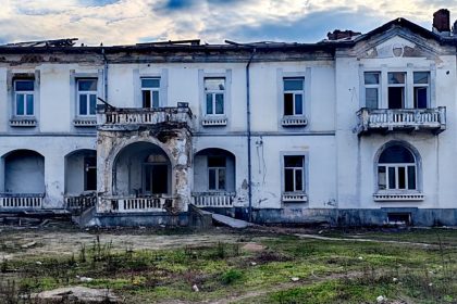 Spitalul Oncologic in ruina in centrul Pitestiului Degradare