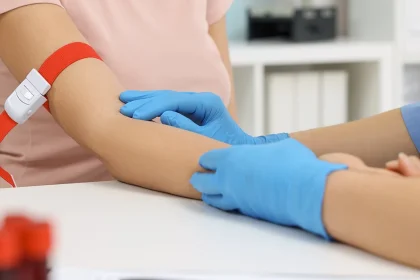 Test de sange care identifica o boala grava cu 25 de ani inainte