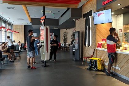 Un mare lant de fast food isi extinde activitatea