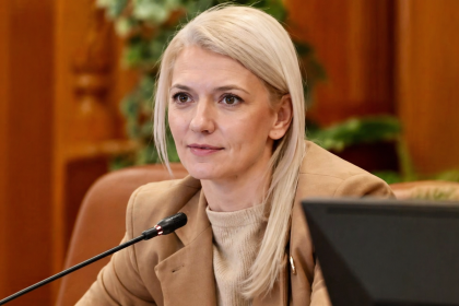 Alina Gorghiu Romanii intarzie luarea deci ziilor iar piata sufera