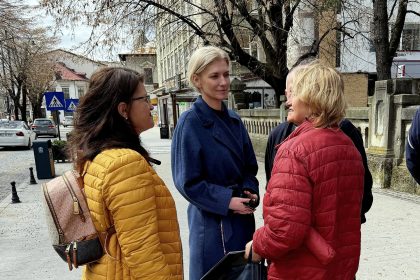 Alina Gorghiu in mijlocul cetatenilor Tema principala