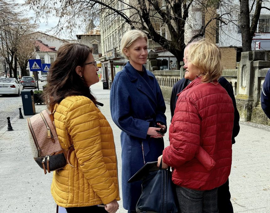 Alina Gorghiu in mijlocul cetatenilor Tema principala