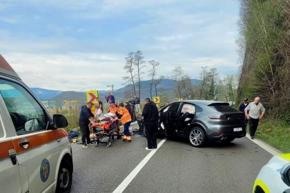 Bolid Porsche Macan de zeci de mii de eu implicat intr un accident