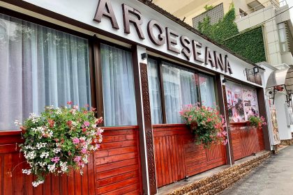 Casa Argeean Piteti vii pentru mncarea delicioas rmi pentru atmosfer
