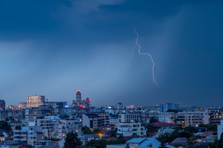Dupa soare urmeaza potopul Se anunta zile intregi de ploi