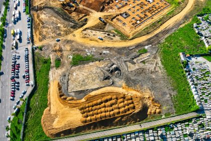 Explozie de activitate pe santierul Stadionului Nicolae Dobrin Ce au