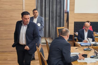 Marile intelegeri nu se proclama ci se pun in practica apoi se