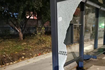 Statie de autobuz Publitrans distrusa in valoare de zeci de mii de
