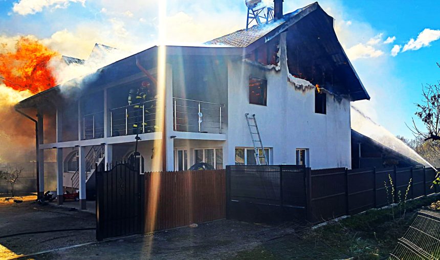 Vila cuprinsa de flacari in Arges Incendiu extins