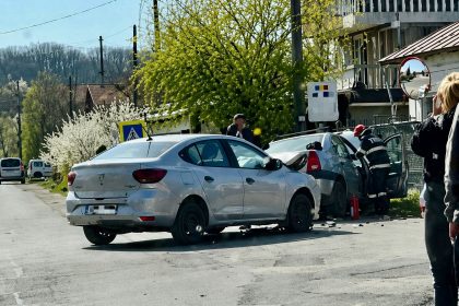 accident serios in arges o masina a intrat in gard 1
