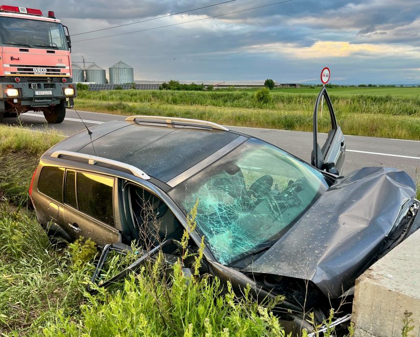 Accident grav in Arges cu o persoana blocata in vehicul