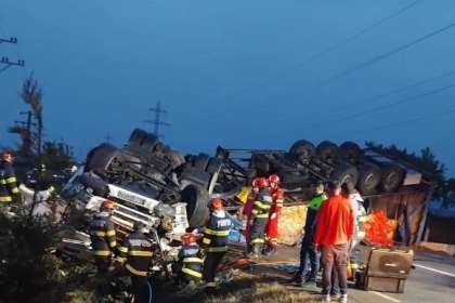Accident grav sofer de TIR decedat