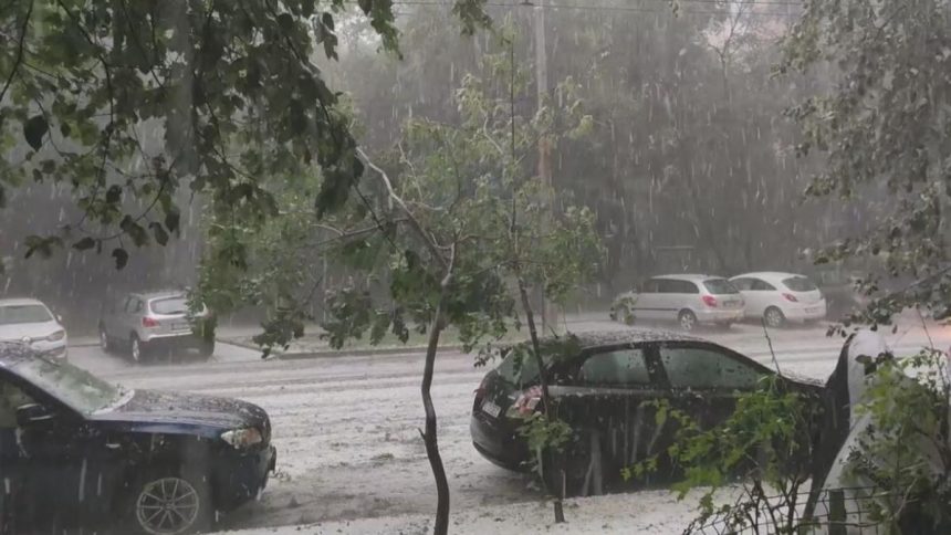 Atenionare meteo Fenomene periculoase se abate asupra noastra in urmatoarele ore