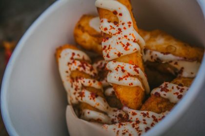Branza feta halloumi si oua triunghiul aromelor