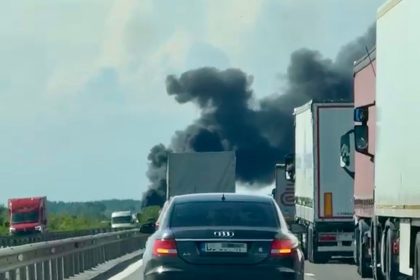 Masina in flacari pe A1 Bucuresti Pitesti 1
