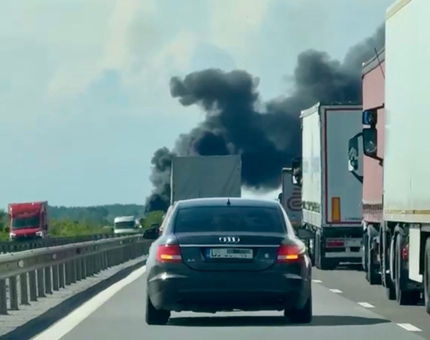 Masina in flacari pe A1 Bucuresti Pitesti