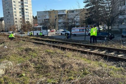 Pietoni decazuti dupa ce au fost loviti de tren