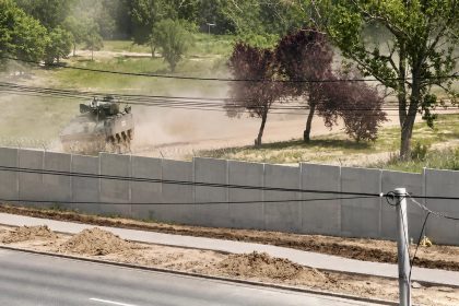 Piteshti Disperare in Trivale Tancurile Armatei au intervenit