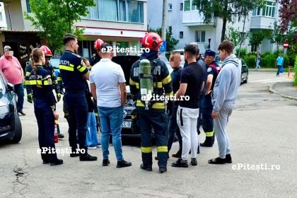Pitest i O masina a prins foc in timp ce circula