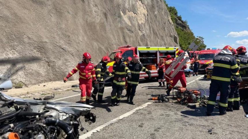 Politist decedat intr un accident tragic un pompier printre