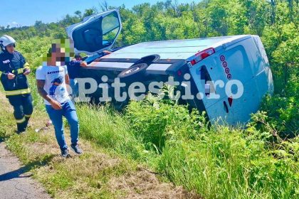 Accident pe A1 Bucuresti Pitesti O furgoneta a cazut in sant