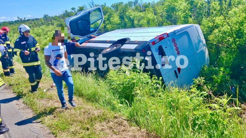 Accident pe A1 Bucuresti Pitesti O furgoneta a cazut in sant