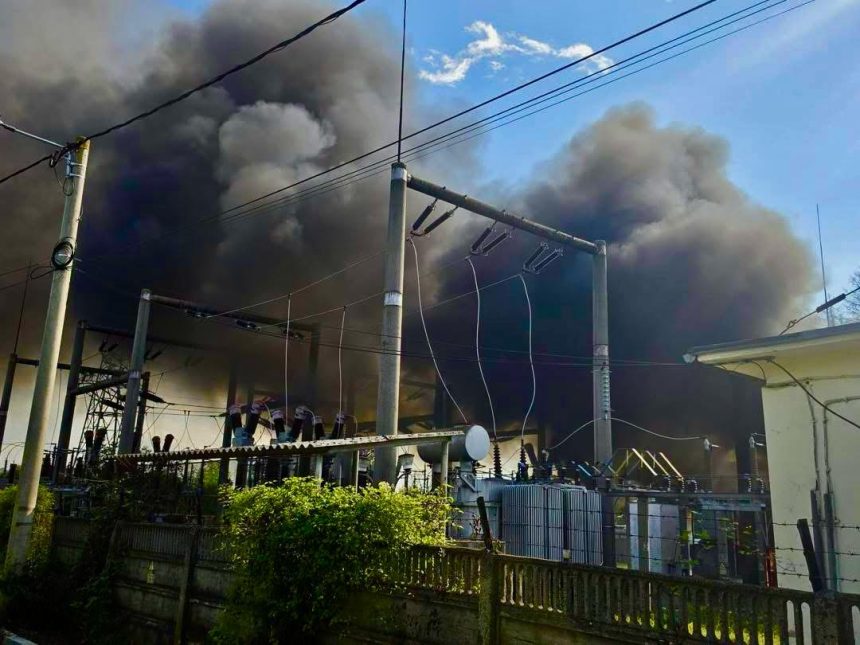 Alerte serioase fum dens zeci de oameni evacuati