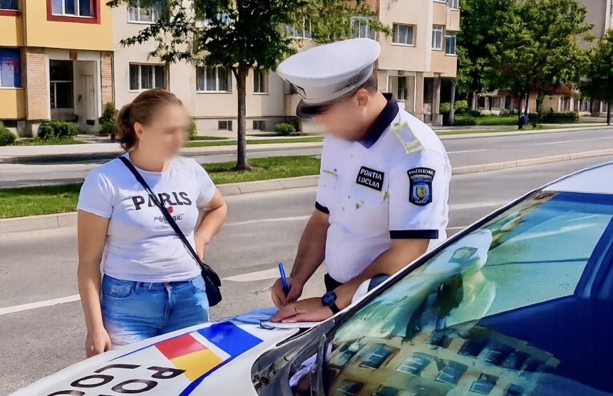 Angajata la pacanele sancionata pentru un gest indecent