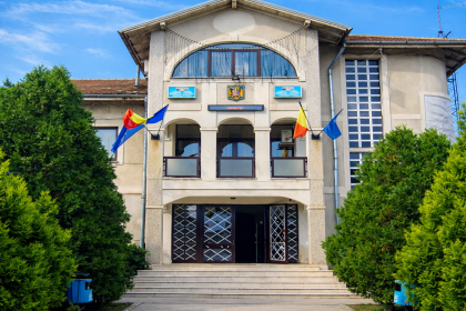 Anuntul serii provine din apropierea Pitestiului
