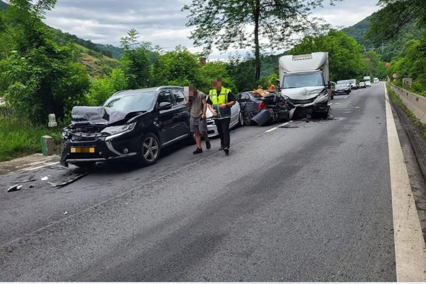 Haos pe DN7 Pitesti Sibiu Accident grav in lant cu victime