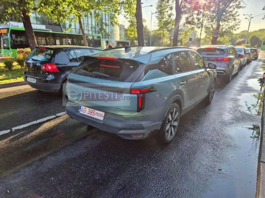 Noul model Dacia Striker a fost observat pe strada Foto