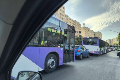 O soferita in varsta de 21 de ani a provocat haos in trafic in